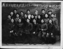 時間：1953年元旦節(jié) 地點：廣漢照相館 內(nèi)容：醫(yī)院護訓(xùn)班第二班全體同學(xué)合影