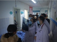 机关党支部党员看望生病住院的精准帮扶对象