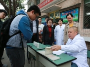 市卫计局局长黄海鹰一行督导检查高考体检工作